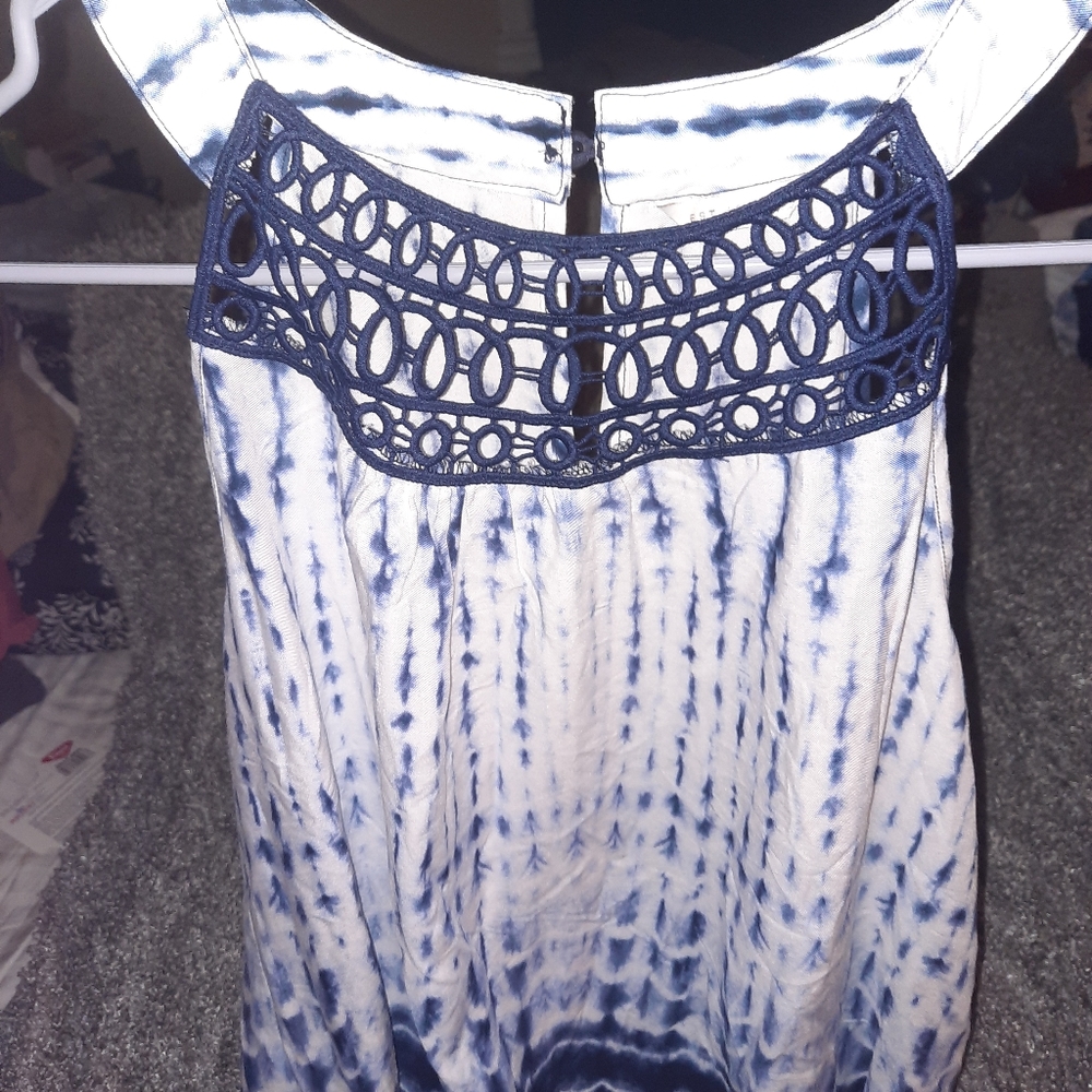 Sleeveless blue and white top never worn